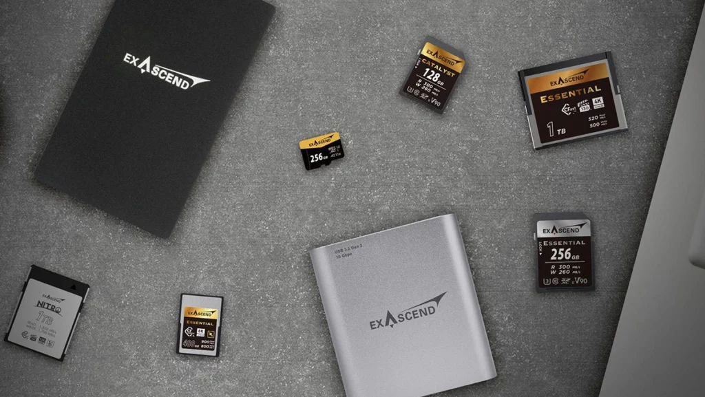 Exascend memory card and card reader